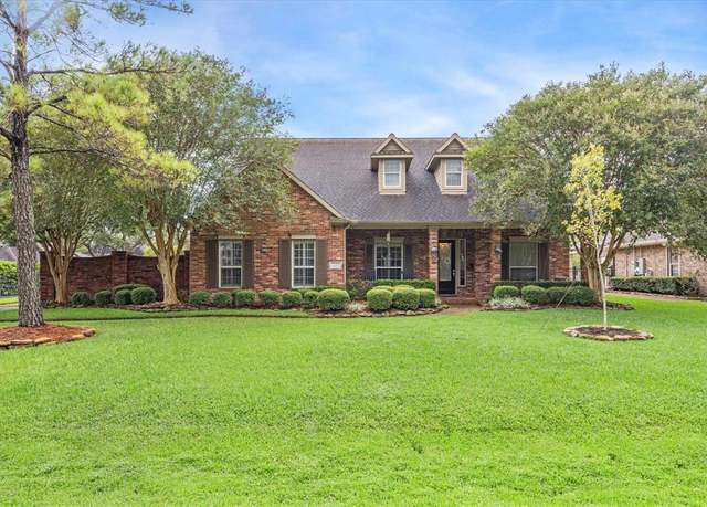 Property at 1610 Pine Crest Dr, Pearland, TX 77581, 5 beds, 3.5 baths