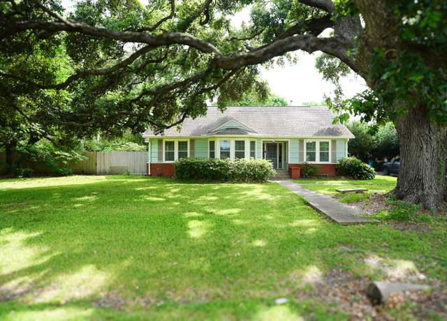 Property at 1514 Laurel St, La Marque, TX 77568, 3 beds, 3 baths