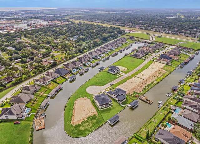 Property at 612 Appia Dr, Kemah, TX 77565