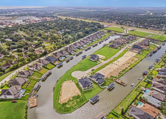 Property at 612 Appia Dr, Kemah, TX 77565