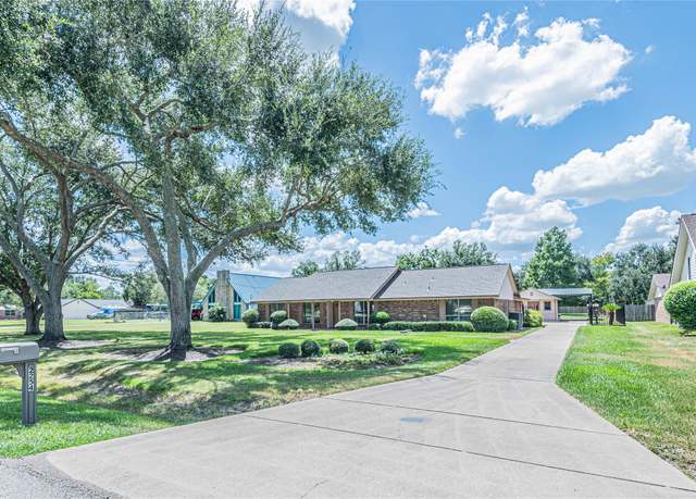 Property at 2254 Sterling Dr, Pearland, TX 77584, 4 beds, 2.5 baths