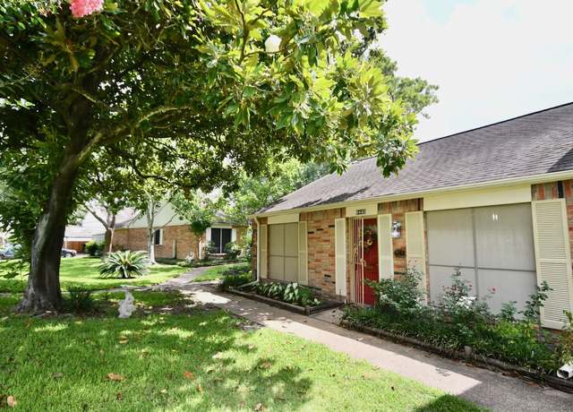 Property at 6442 Bankside Dr #36, Houston, TX 77096, 3 beds, 2 baths