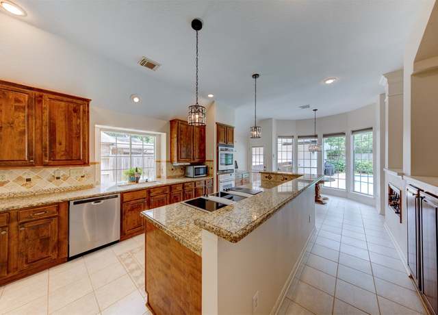 Property at 3910 Sand Myrtle Dr, Houston, TX 77059, 4 beds, 2.5 baths