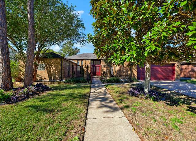 Property at 7202 Las Brisas Dr, Houston, TX 77083, 4 beds, 3.5 baths