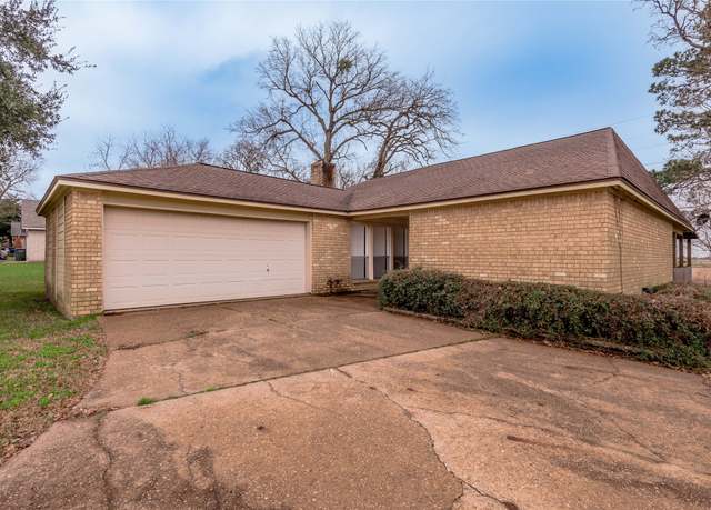 Property at 114 Timberline Dr, Huntsville, TX 77320, 3 beds, 2 baths