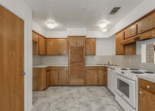 Property at 114 Timberline Dr, Huntsville, TX 77320, 3 beds, 2 baths