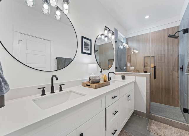 Property at 330 Neyland St, Houston, TX 77022, 3 beds, 2.5 baths