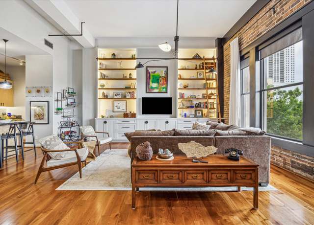 Property at 915 Franklin St Unit 2L, Houston, TX 77002, 2 beds, 2 baths