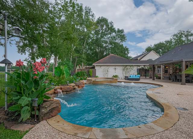 Property at 722 River Plantation Dr, Conroe, TX 77302, 2 beds, 2 baths