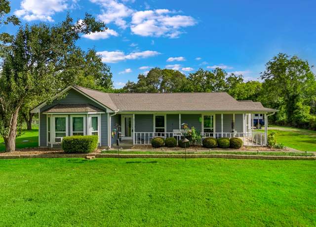 Property at 927 County Road 423, Alvin, TX 77511, 3 beds, 2 baths