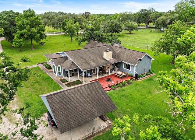 Property at 927 County Road 423, Alvin, TX 77511, 3 beds, 2 baths