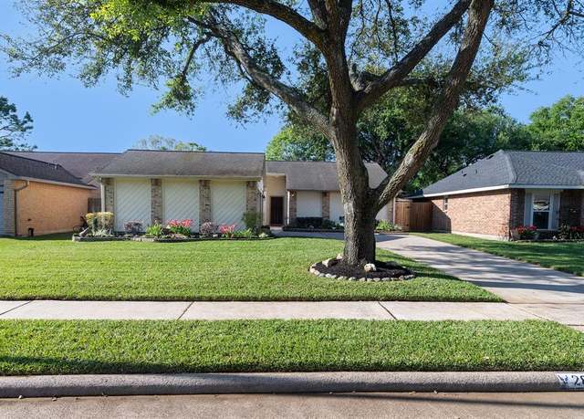 Property at 2820 Forest Hills Dr, League City, TX 77573, 3 beds, 2 baths