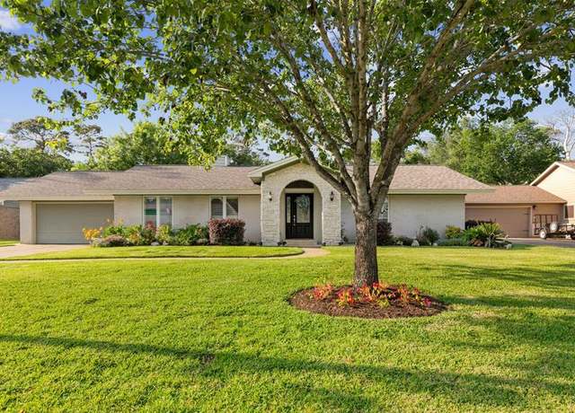 Property at 806 Hackberry St, La Porte, TX 77571, 3 beds, 2 baths