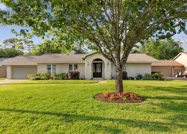Property at 806 Hackberry St, La Porte, TX 77571, 3 beds, 2 baths