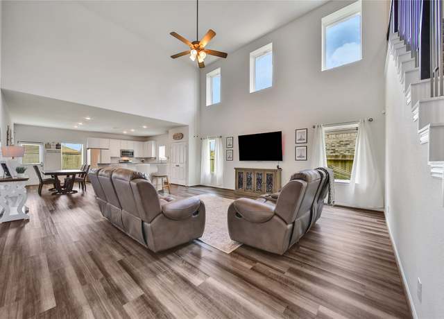 Property at 11012 32nd Ave N, Texas City, TX 77591, 4 beds, 3.5 baths