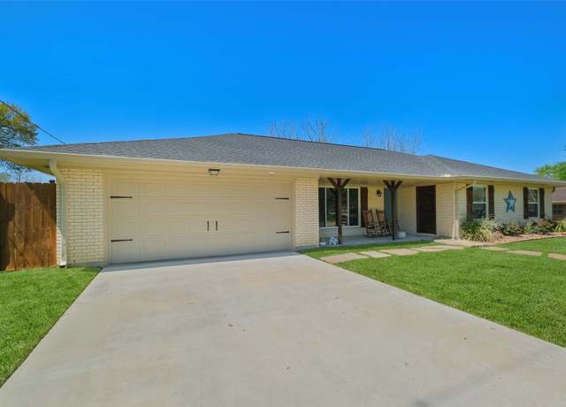 Property at 2008 Kirk Dr, Brenham, TX 77833, 3 beds, 2 baths