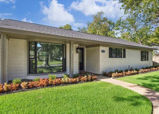 Property at 303 Bayou View Dr, El Lago, TX 77586, 4 beds, 3 baths