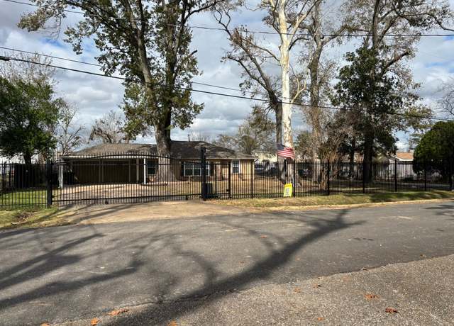 Property at 9320 Montridge Dr, Houston, TX 77080, 3 beds, 3.5 baths