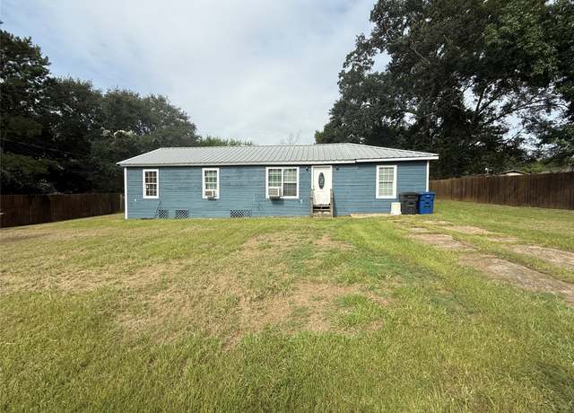 Property at 501 N 2nd St, Livingston, TX 77351, 4 beds, 1 bath