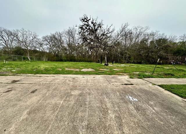 Property at 200 Avenue L, Baytown, TX 77520