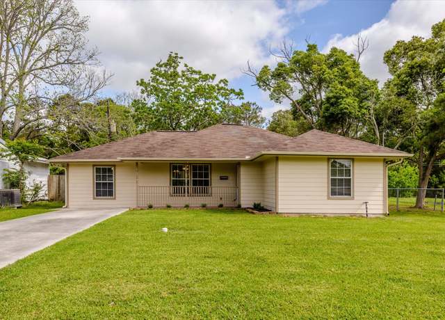 Property at 310 Highland Dr, Hitchcock, TX 77563, 4 beds, 1.5 baths