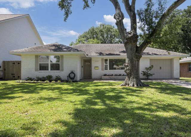 Property at 2107 Hewitt Dr, Houston, TX 77018, 4 beds, 2 baths