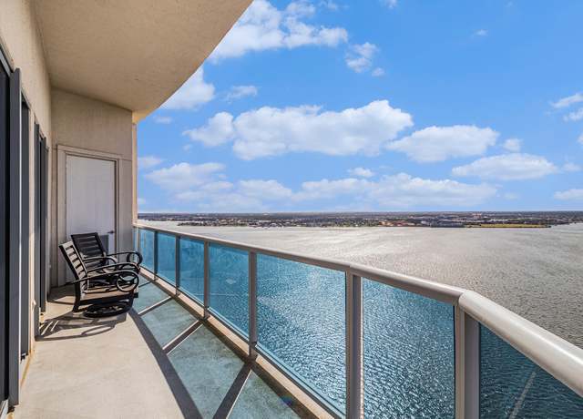 Property at 4821 Nasa Parkway 19w Unit 19 W, Seabrook, TX 77586, 3 beds, 2.5 baths