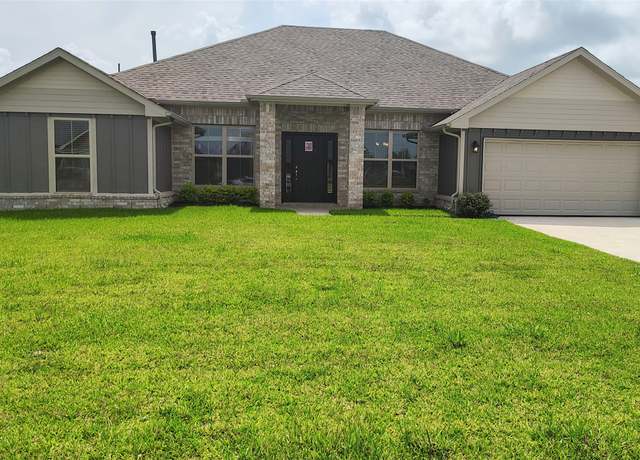 Property at 7 Greystone Ct, Angleton, TX 77515, 4 beds, 2 baths