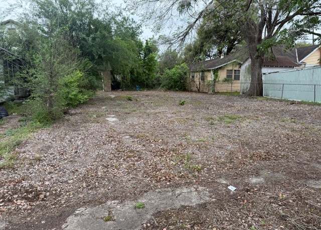 Property at 3417 Live Oak St, Houston, TX 77004