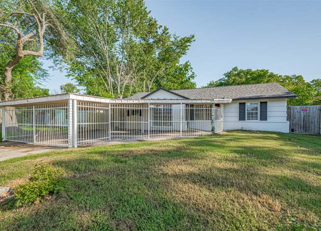 Property at 5535 Elmlawn Dr, Houston, TX 77033, 3 beds, 2 baths