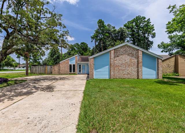 Property at 12126 Holly Stone Dr, Houston, TX 77070, 4 beds, 2 baths