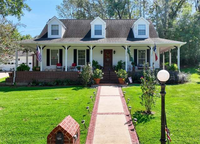Property at 220 Lake Oaks Blvd, Coldspring, TX 77331, 3 beds, 3 baths