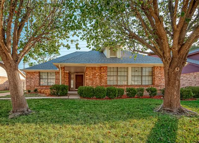 Property at 2810 Pineleaf Dr, Sugar Land, TX 77479, 4 beds, 2 baths
