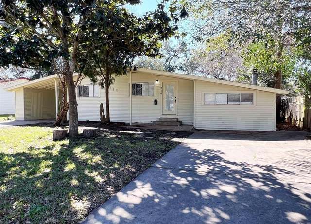 Property at 216 Camellia St, Lake Jackson, TX 77566, 4 beds, 2 baths
