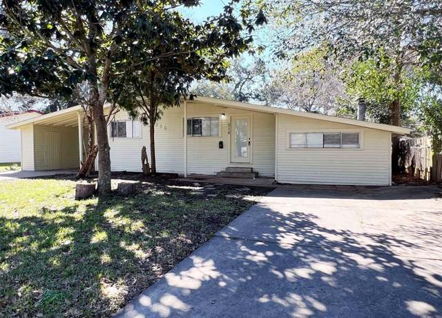 Property at 216 Camellia St, Lake Jackson, TX 77566, 4 beds, 2 baths