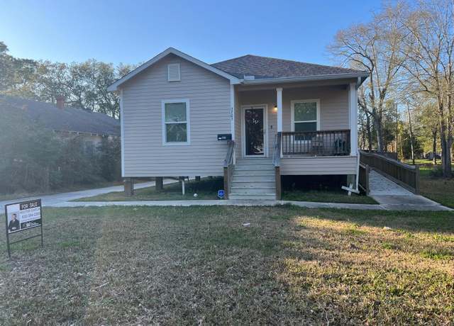 Property at 3705 Lakeshore Dr, Port Arthur, TX 77642, 2 beds, 2 baths