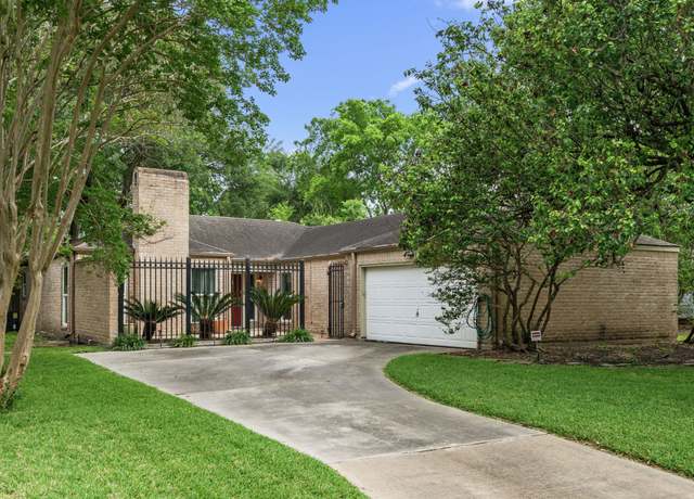 Property at 2103 Cherry Bend Dr, Houston, TX 77077, 3 beds, 2 baths