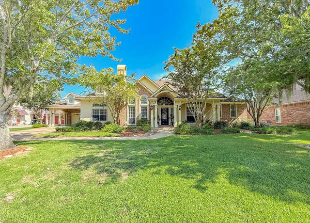 Property at 106 Harvard Oaks Dr, Lake Jackson, TX 77566, 4 beds, 3 baths