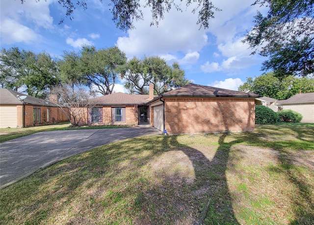 Property at 9606 W Airport Blvd, Houston, TX 77031, 3 beds, 2 baths