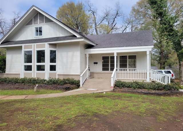 Property at 924 E Houston Ave, Crockett, TX 75835, 4 beds, 3 baths