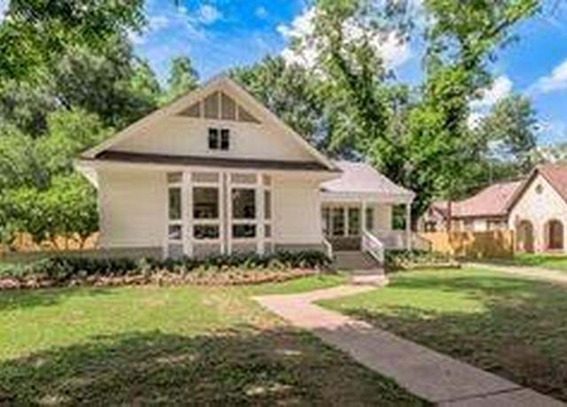 Property at 924 E Houston Ave, Crockett, TX 75835, 4 beds, 3 baths