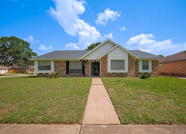 Property at 7634 Braesdale Ln, Houston, TX 77071, 4 beds, 2.5 baths