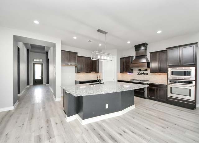 Property at 4914 Thunder Creek Ln, Sugar Land, TX 77479, 3 beds, 2 baths
