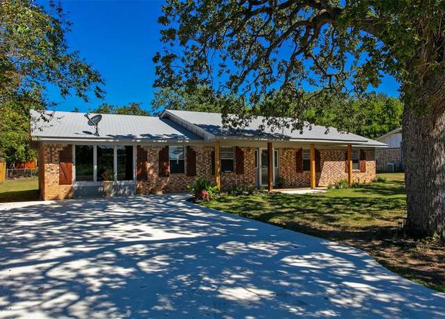 Property at 415 W Decherd St, Franklin, TX 77856, 3 beds, 2 baths