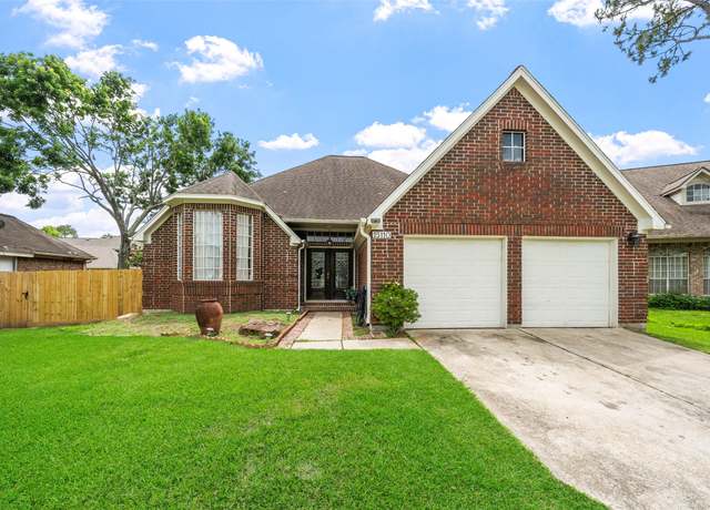 Property at 15110 Farndale Dr, Houston, TX 77062, 3 beds, 2.5 baths