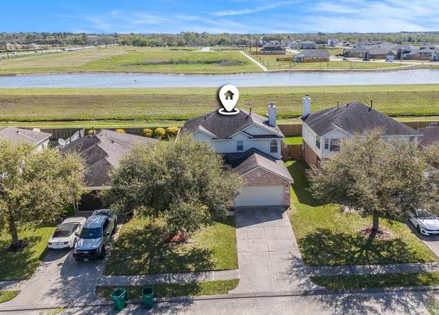 Property at 725 Spoonbill Ln, La Marque, TX 77568, 3 beds, 2.5 baths