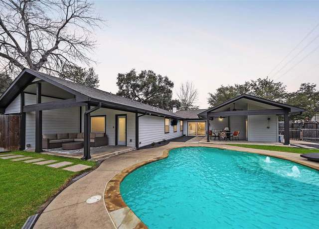 Property at 1403 Chantilly Ln, Houston, TX 77018, 3 beds, 2.5 baths