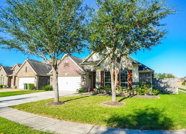 Property at 2102 Rolling Fog Dr, Pearland, TX 77584, 4 beds, 3 baths