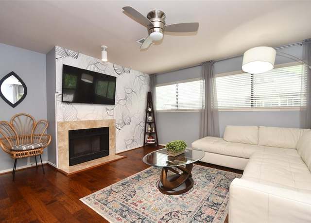 Property at 19 Sawmill Grove Ln, The Woodlands, TX 77380, 2 beds, 2 baths