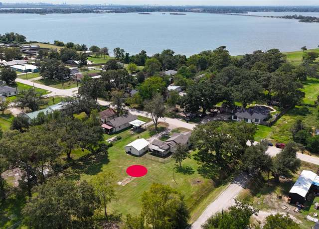 Property at 203 S 6th St, Highlands, TX 77562, 3 beds, 1.5 baths